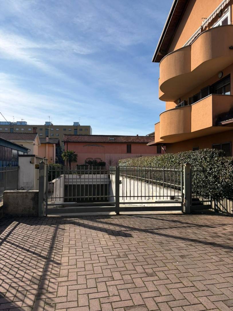 Cortile interno - Bilocale viale Libertà 128, Via Lecco - Viale Libertà, Monza